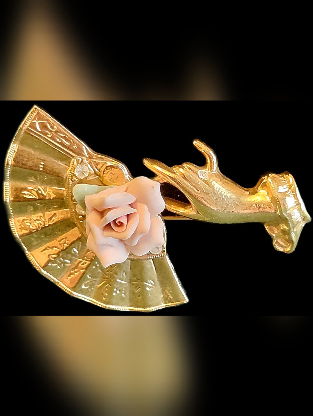 Vintage 1928 Hand Holding Fan Brooch